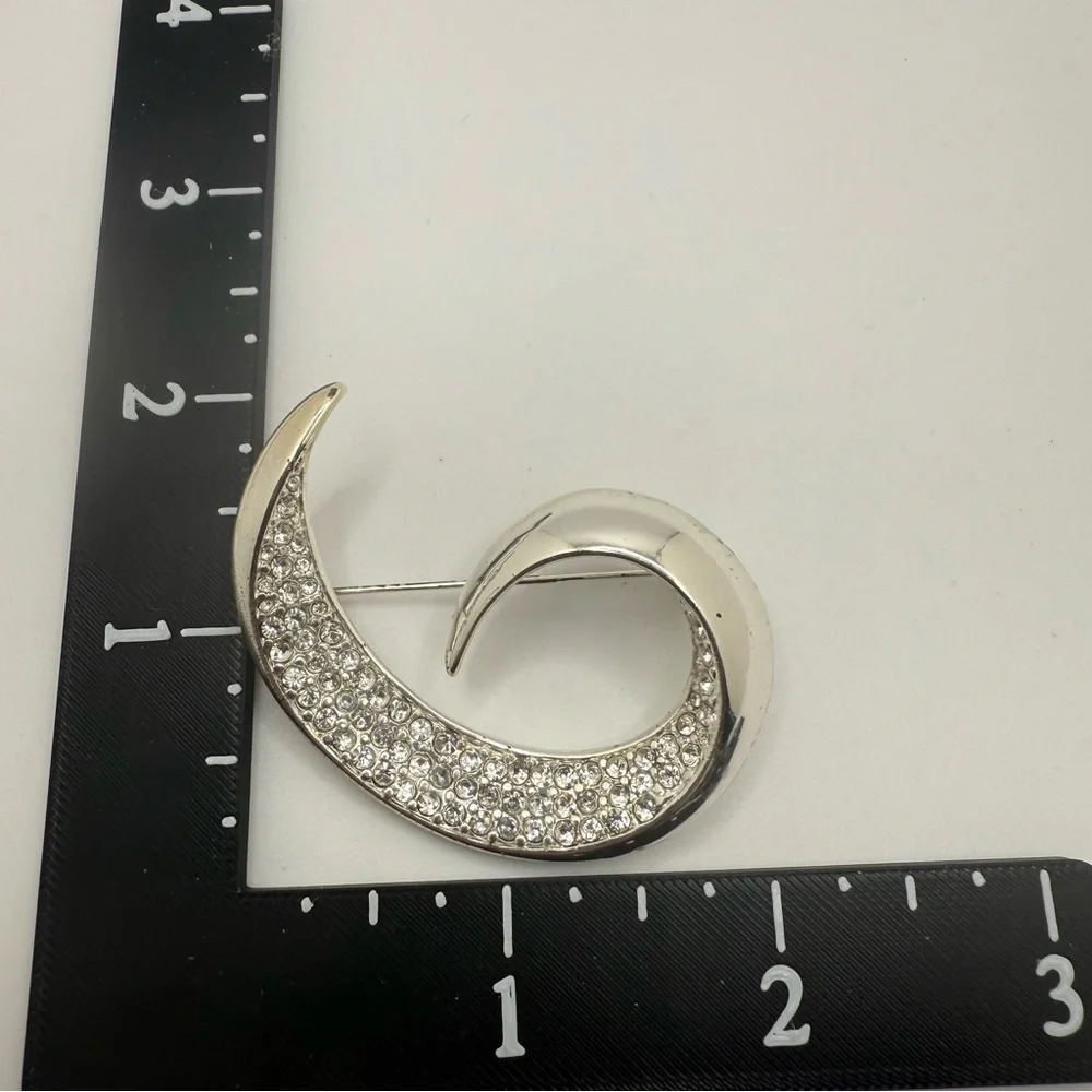 Vintage silvertone rhinestone Brooch‎ swirl crescent shrimp style